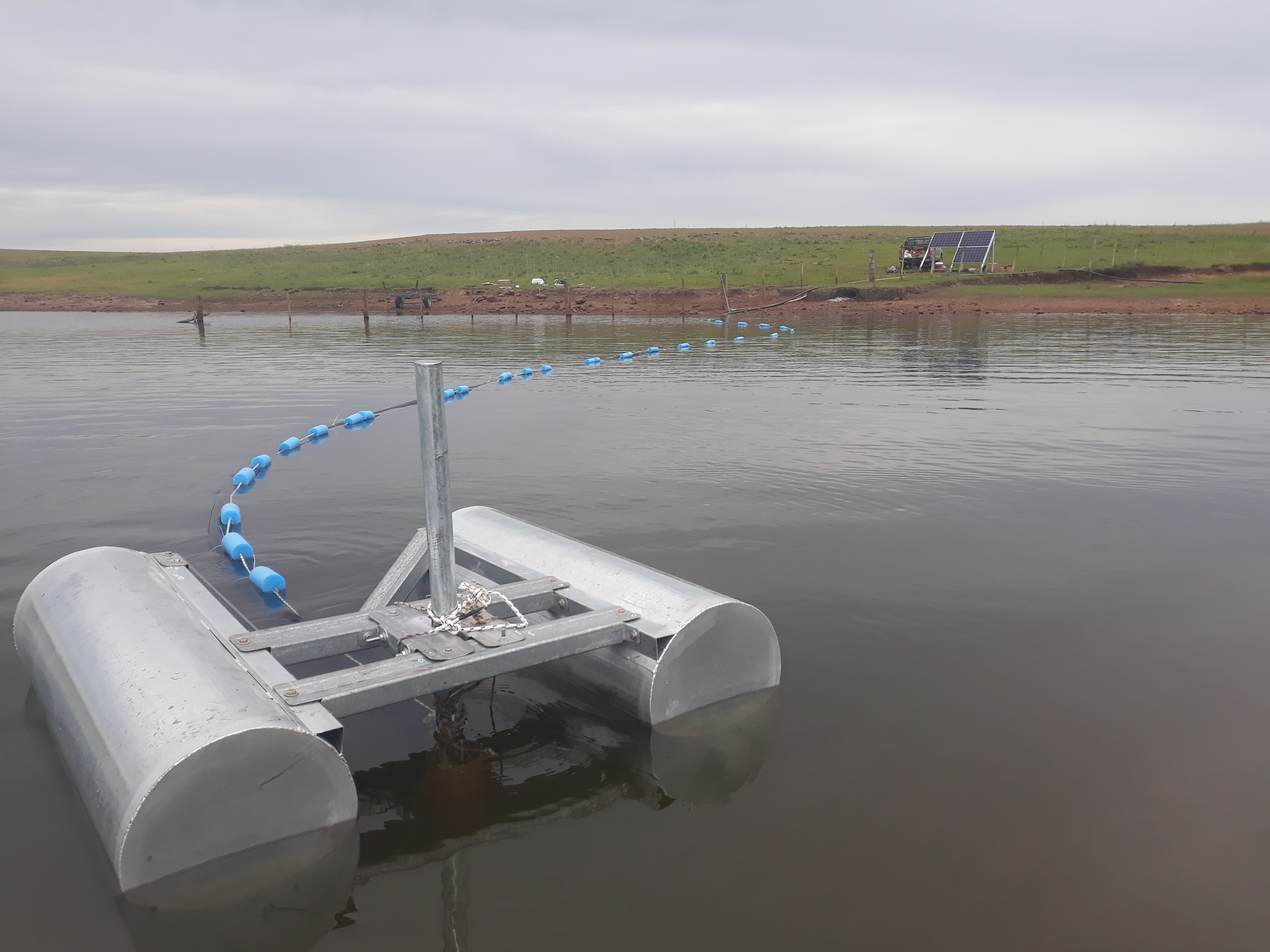 Bomba solar sobre balsa