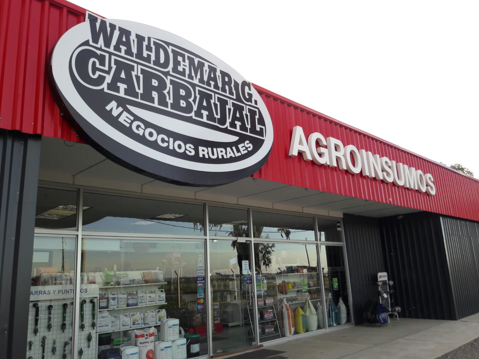 Agroinsumos y herramientas