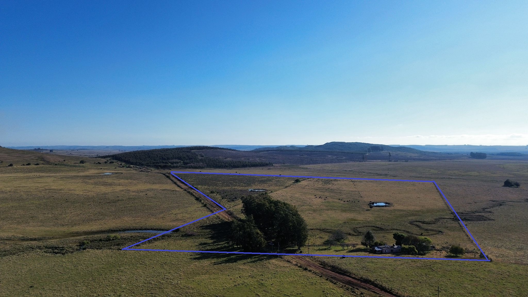 18 Has - Muy Linda Fraccion A 3 Km De Ruta 8, A 200 Km De Montevideo. Campo Con Mejoras, Muy Buena Opcion De Inversion Para Esparcimiento, Recreacion.