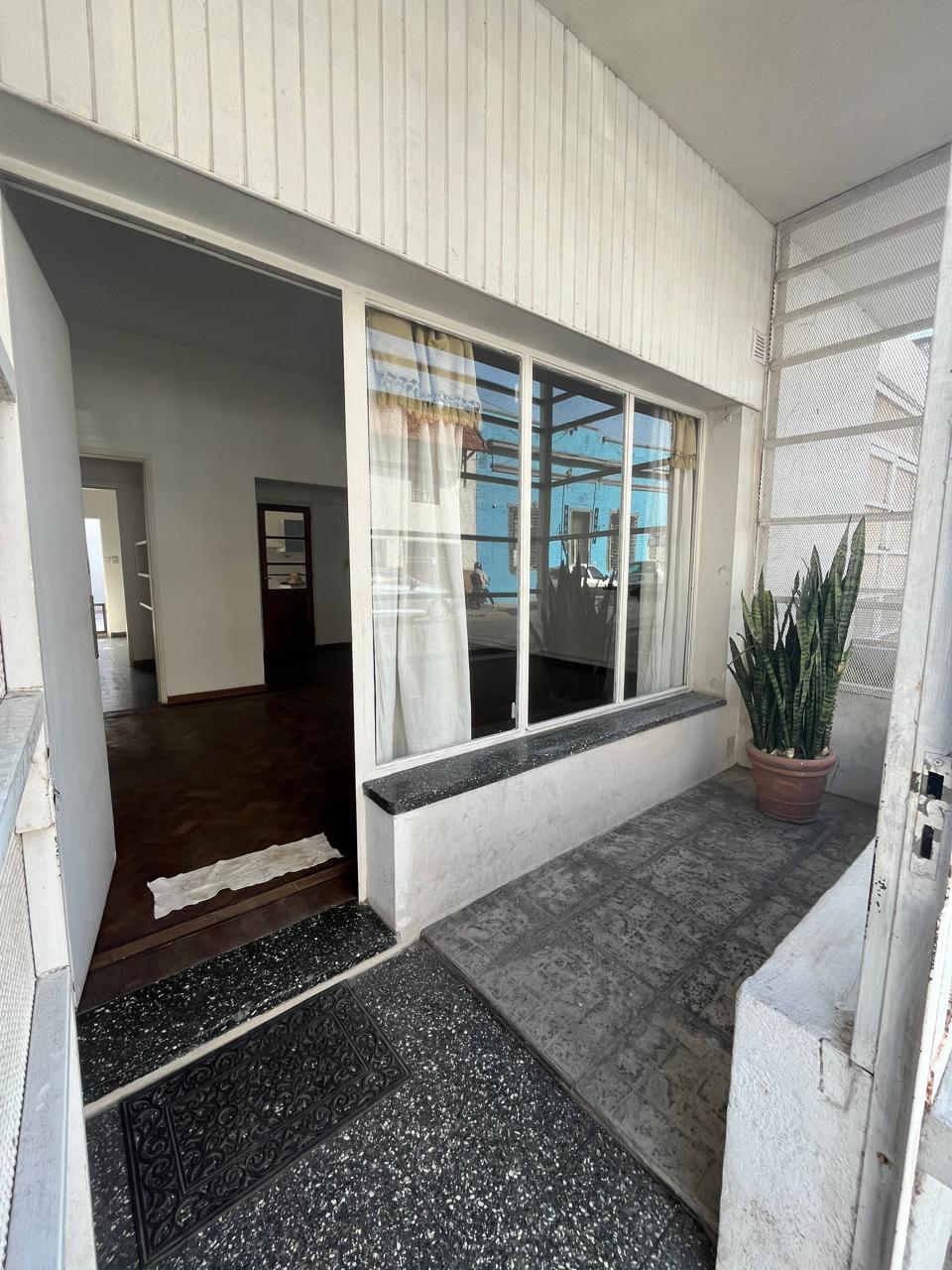 España y Courreges (c. 1240)